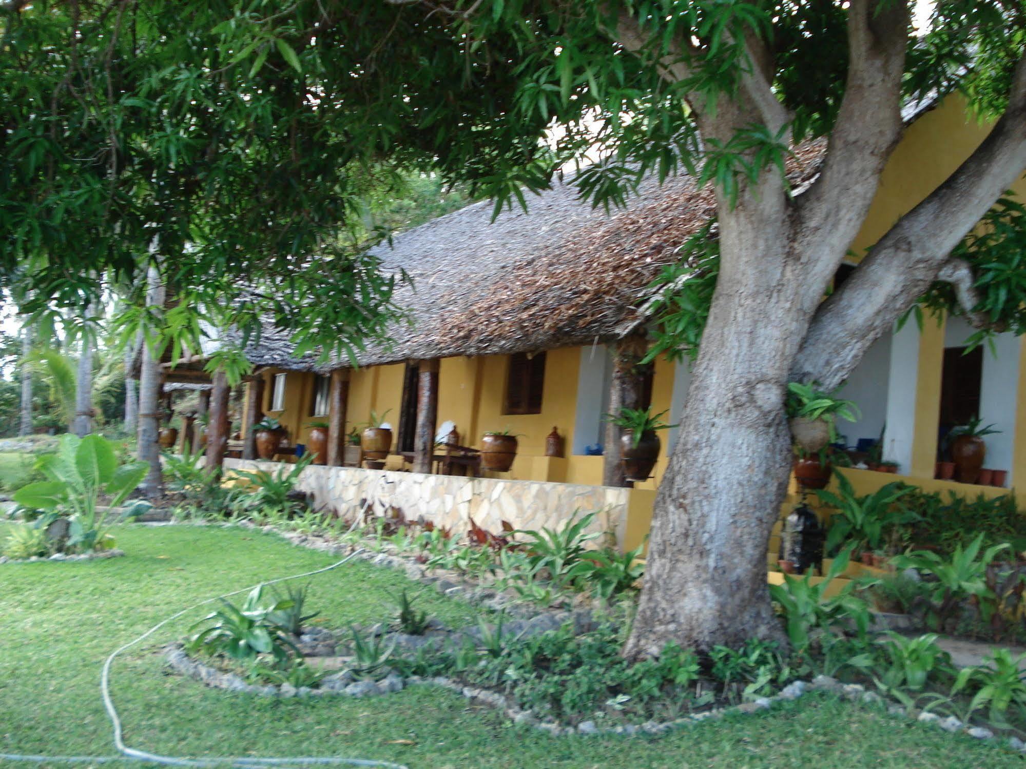 Kinasi Lodge Utende Экстерьер фото